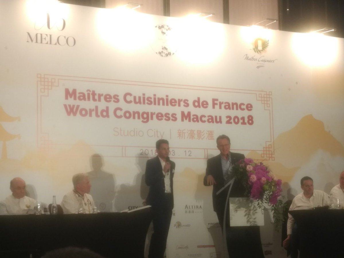 GestionPrivee's tweet photo. Florent Houssais et Malik Dif passionnés de Gastronomie sont intervenus au Congrès International des Maîtres Cuisiniers de France 2018 à Macao et ont pu rencontrer entre autres Joël Robuchon | Blog Equance https://t.co/SONXC2c19T https://t.co/WUl9bVLnZj