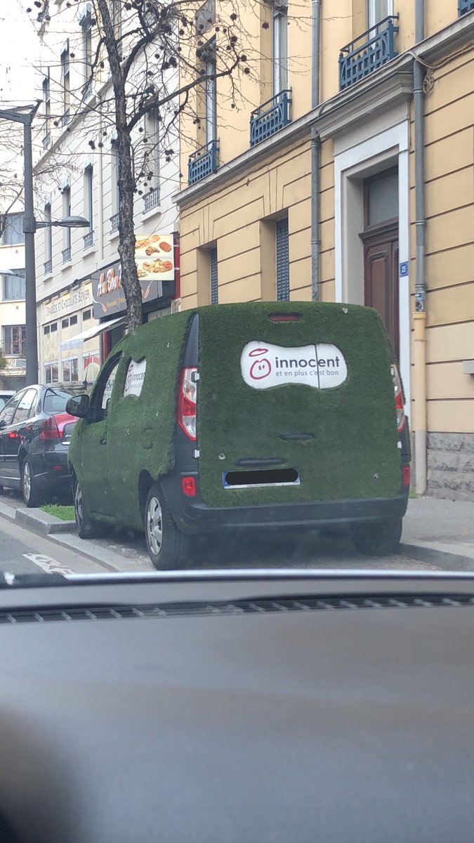 StickersMobile's tweet image. Hey @innocent_Fr pas mal ta voiture, originale comme moi 😘