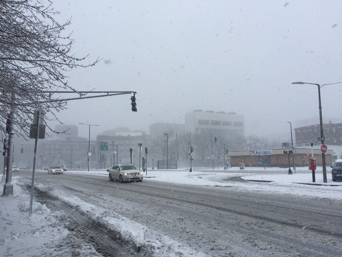 Nicolas Steinbach Twitterissa Tempete De Neige A Boston Pas Grand Monde Sur Les Routes La Ville Est Pour Ainsi Dire Fermee Mais L Expo Des Fruits De Mer Continue Icinb Https T Co Glps7gubnc