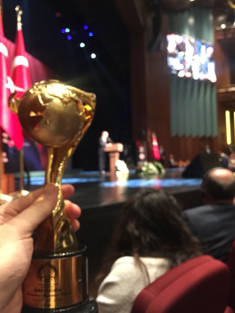 Ödülü aldık. Amaç bu değil fakat umulur ki bu program sayesinde iyilikler yayılır. Kardeşlik Seferberliği gönüllülerinin adına konuştu Mahmut Karaman.