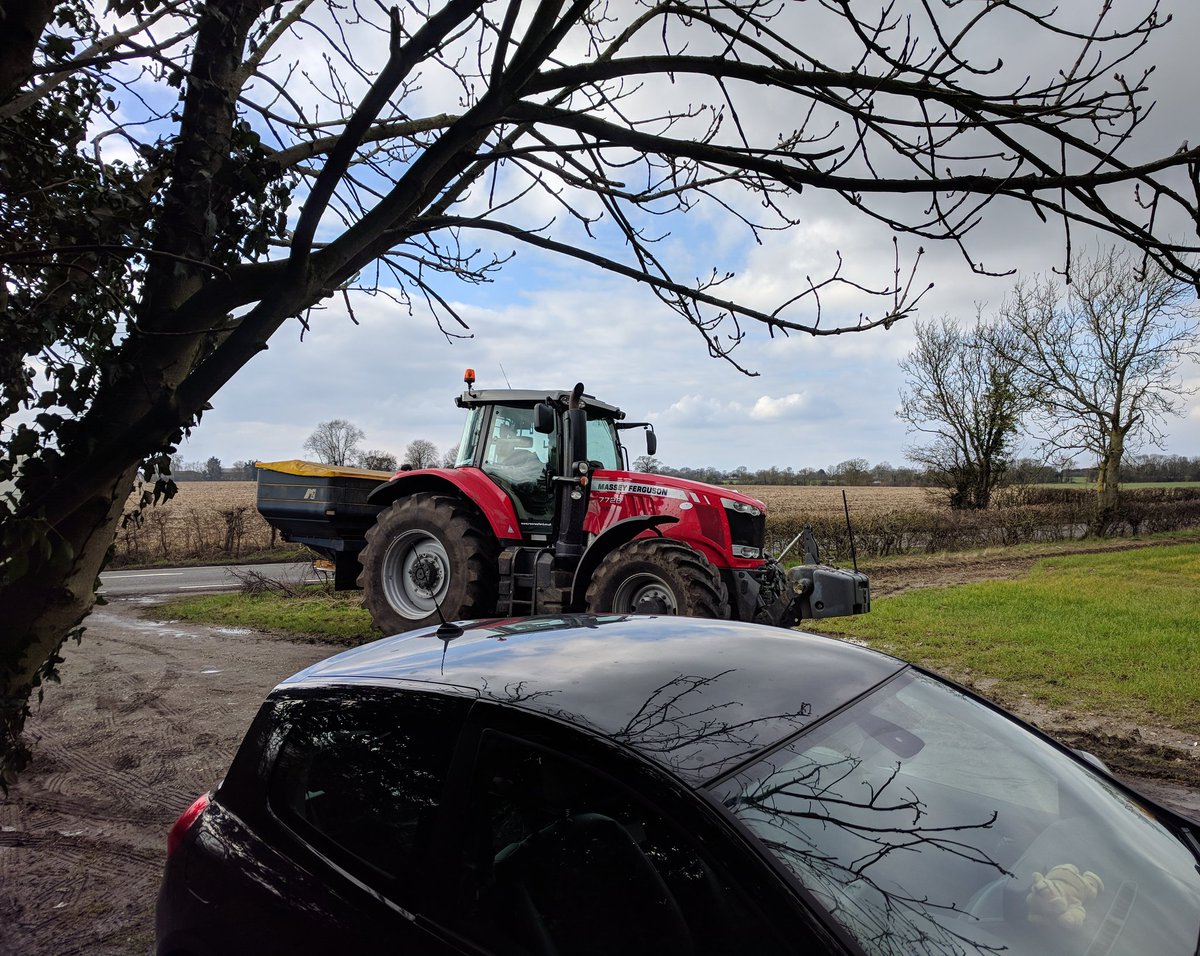 TheContraryClio's tweet image. My roof is shiny, don't know what she's talking about. #ContraryCountry