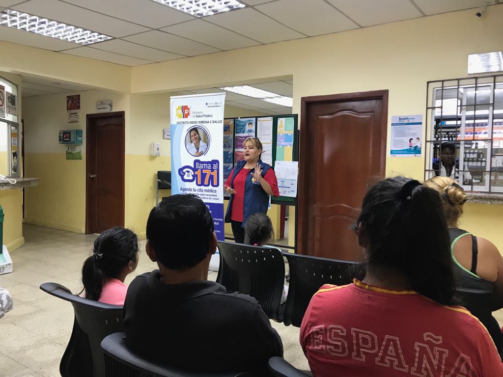 Salud_Guayas's tweet photo. #Distrito09D02 CS Trinitaria 1 brinda asesoramiento en sala de espera sobre la importancia del agendamiento 171. #BuenTratoEsSalud https://t.co/9eT4I6YNDv