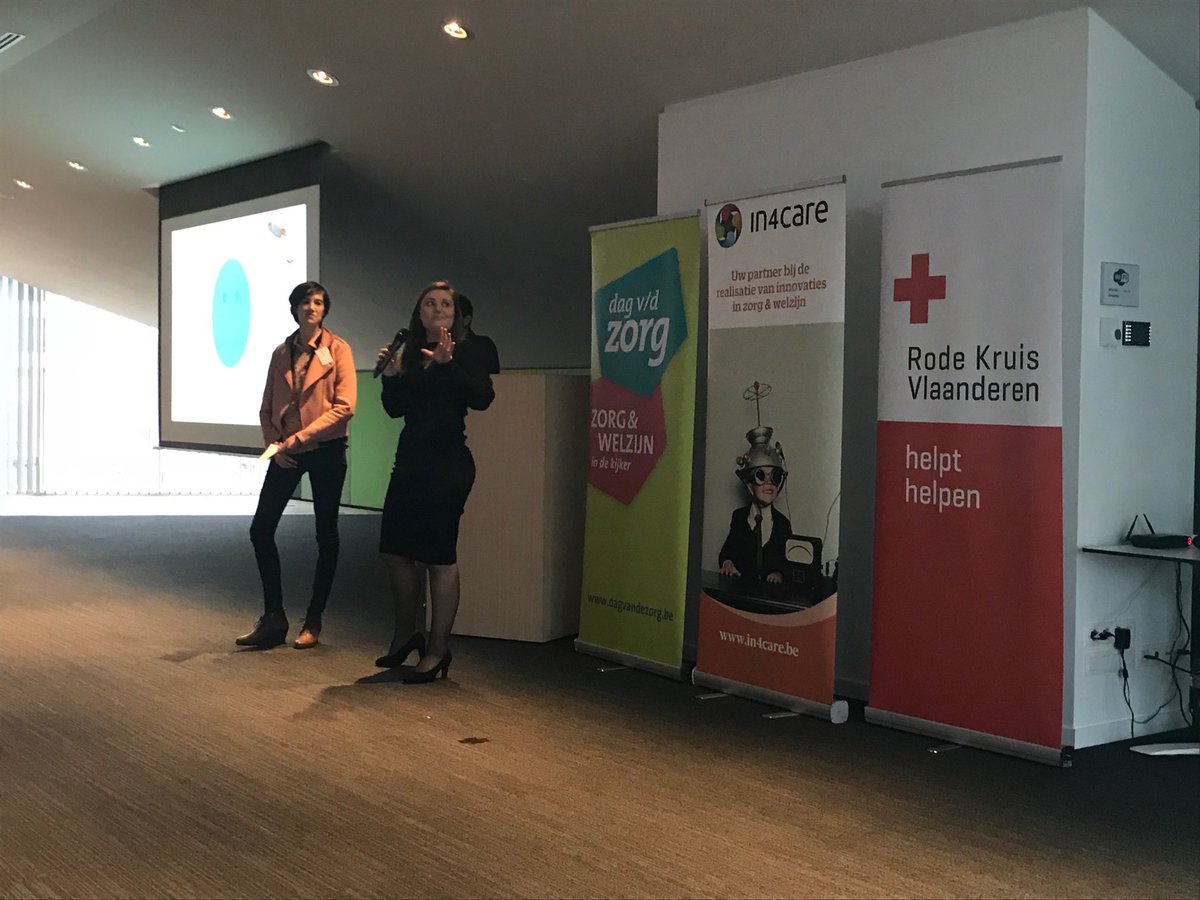 VandijckD's tweet photo. Onder het motto #samensterk en #vrouwenmetballen geven @MargotVF en @kdnturck adhv praktijkcases hun visie op hoe #patiënt écht centraal stellen. @DagvandeZorg #innovatiefestival #weekvandezorg @In4Care #benurse #bedoc https://t.co/tZlBVgwAEl