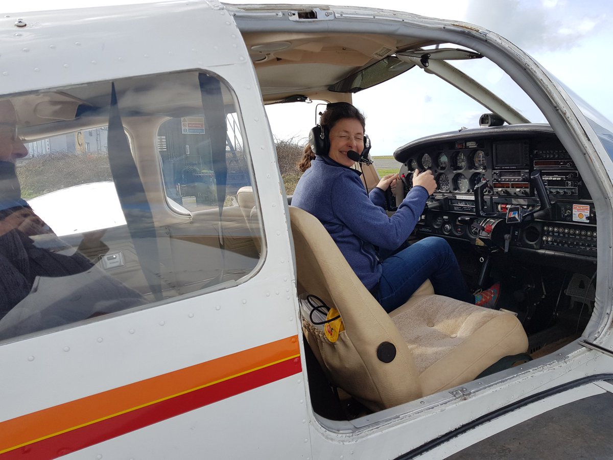 flyperranporth's tweet image. Another happy student on their way to pilothood 😊 #traineepilot #pilotlife #flying #piper #sunny #Perranporth #PA28