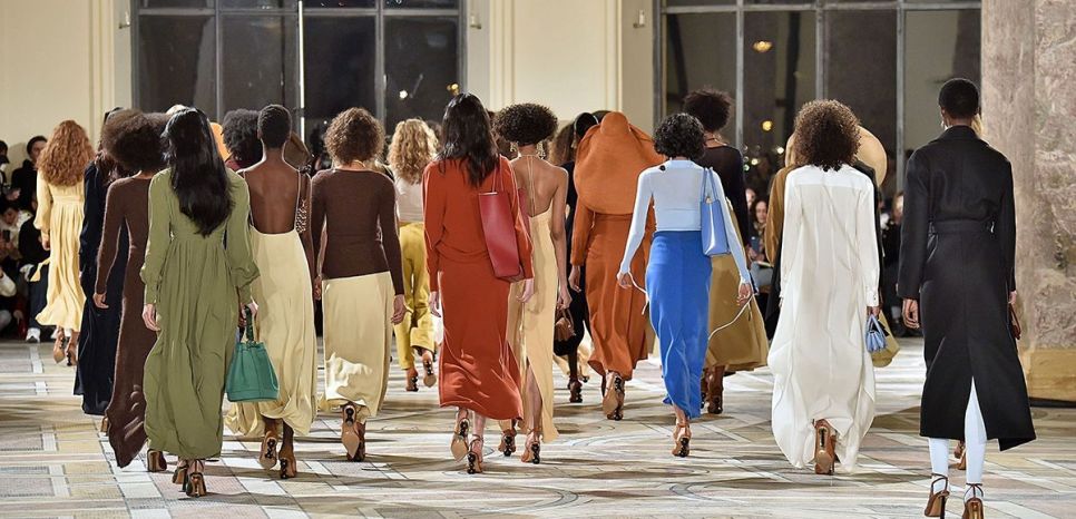 Cedric_Lamarche's tweet photo. #MODE • Toujours aussi inspirée (et inspirante), @SophieFontanel invente une nouvelle façon de parler de la mode 👏 > https://t.co/hGtFQ9u36Z https://t.co/IgYhmazIM2