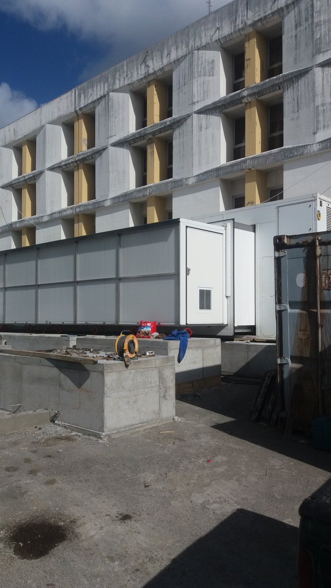 Le chantier des blocs mobiles avance. 4 blocs chirurgicaux pour compenser la perte des autres lors de l'incendie du 28 novembre 2017. La rénovation du service du bloc opératoire de la tour Sud se poursuit...