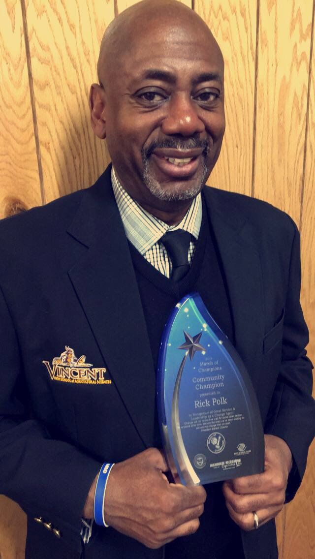 MPSVincentHS's tweet photo. Our “Uncle Rick” wins Community Champion award for being a change agent! He lives his life as a humble servant for others providing words of wisdom, support and love to all he encounters. His influence is legendary! #MPSproud #vincentviking #servantleadership https://t.co/exYjvWPbJz