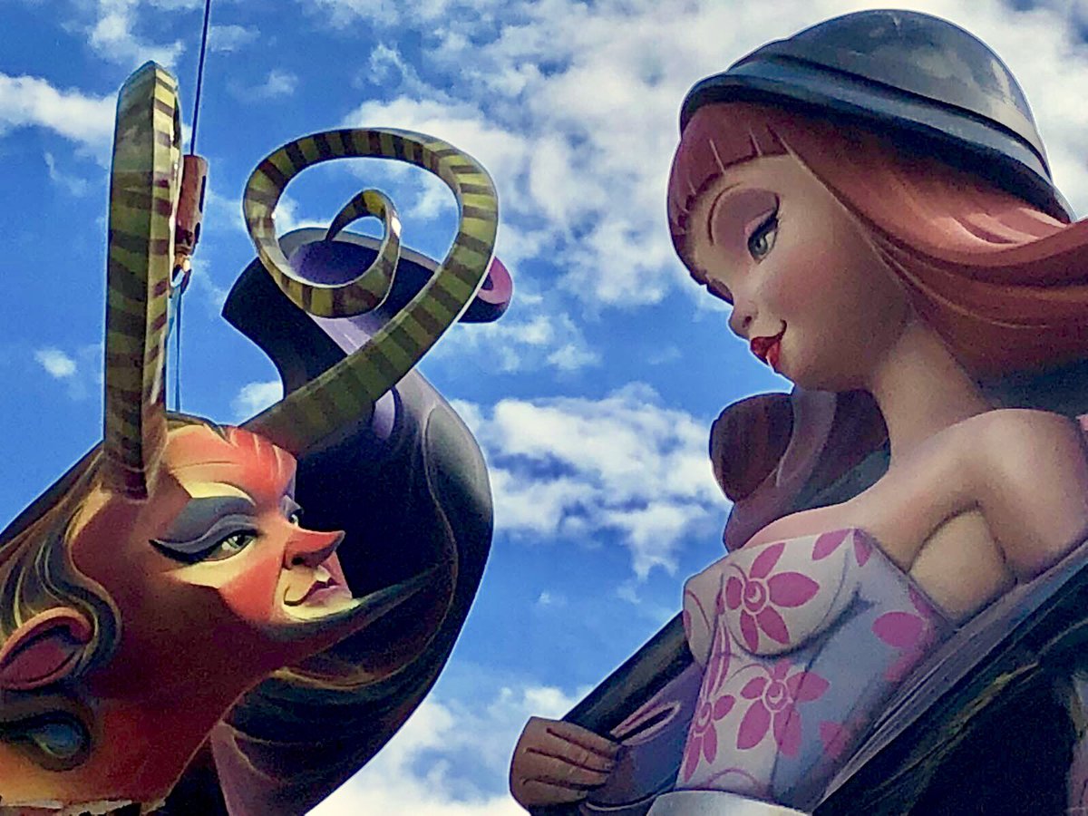 fallapoble's tweet photo. Estem de #plantà18 a la Falla Poble de Silla!!

#TORNEM #Falles2018 #plantà2018 #JoSócPlacero https://t.co/vXSDyhnSqb