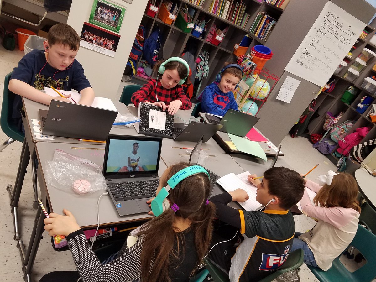 DawnEelman's tweet photo. Second graders researching childhood hunger for our Empty Bowls project. #bravobburg @WhitonPrincipal @WHITONARTROOM @WES_Tech_Lab @WhitonVP https://t.co/zNSDZXtuP5