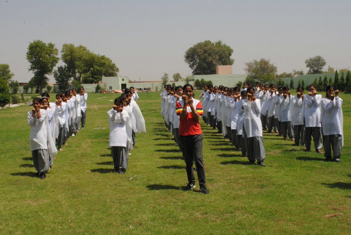 hmaritakat's tweet photo. @derasachasauda is working on protection of women. They also work for women empowerment through practical training. They give self defence lessons too. #SaintMSG_Initiative26
#आत्मरक्षाप्रशिक्षण https://t.co/MSTCgNhRko