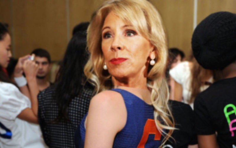 ClownShoesPpl's tweet photo. I have no justification for this except that I needed to practice with my new photo app, and insomnia is the woefully unqualified cabinet secretary of invention
#twinja
#DaysofDeVos
#SecretBangs
@allierileyjones 👋
@KristinCav @BetsyDeVosED https://t.co/7ZTB6yjATR