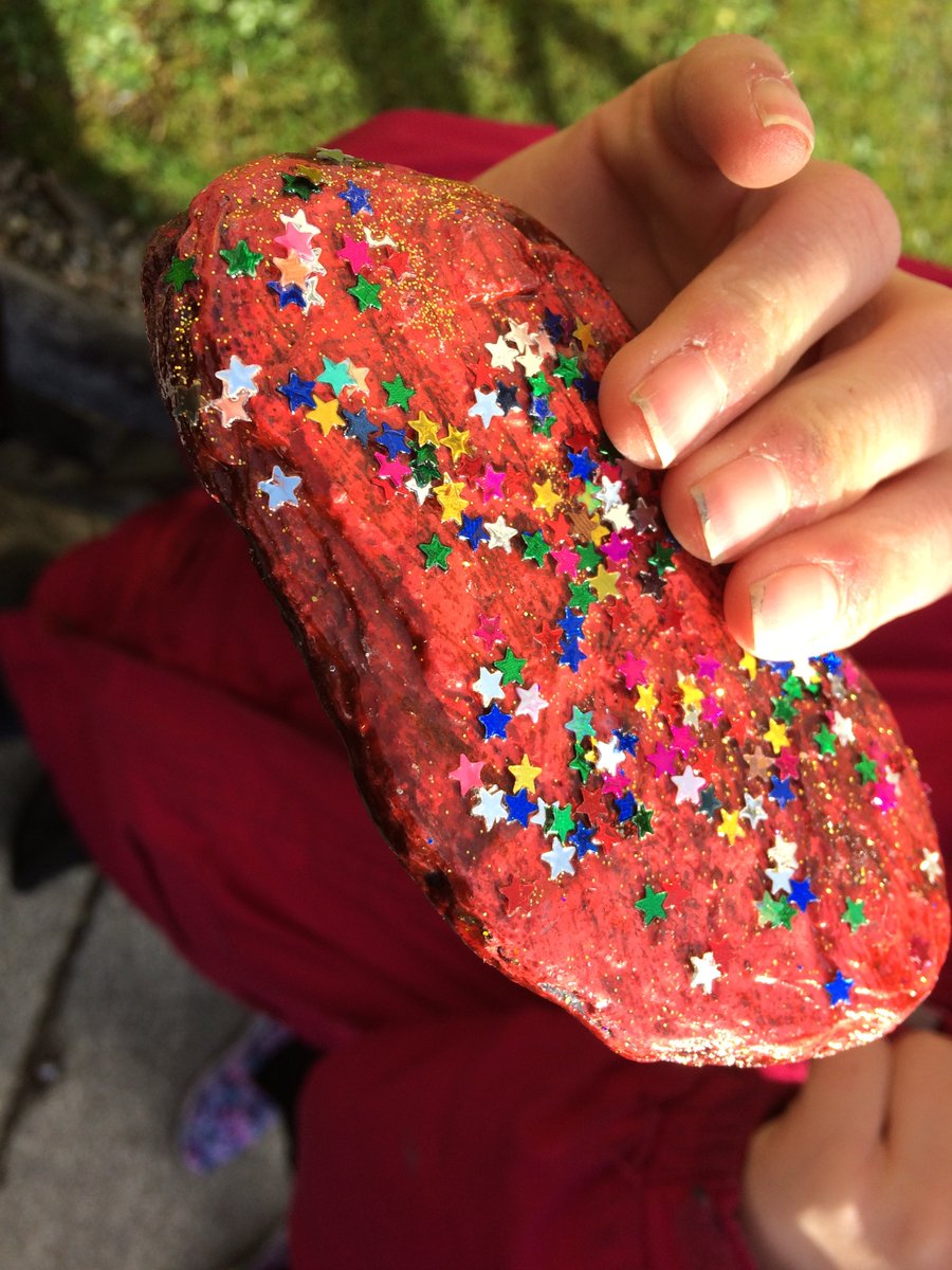 PencalenickSch's tweet photo. A successful morning rock hunting with KS2 #KernowRocks #TruroRocks always worth popping into @TruroLib and the library garden https://t.co/TqPwgPS85b