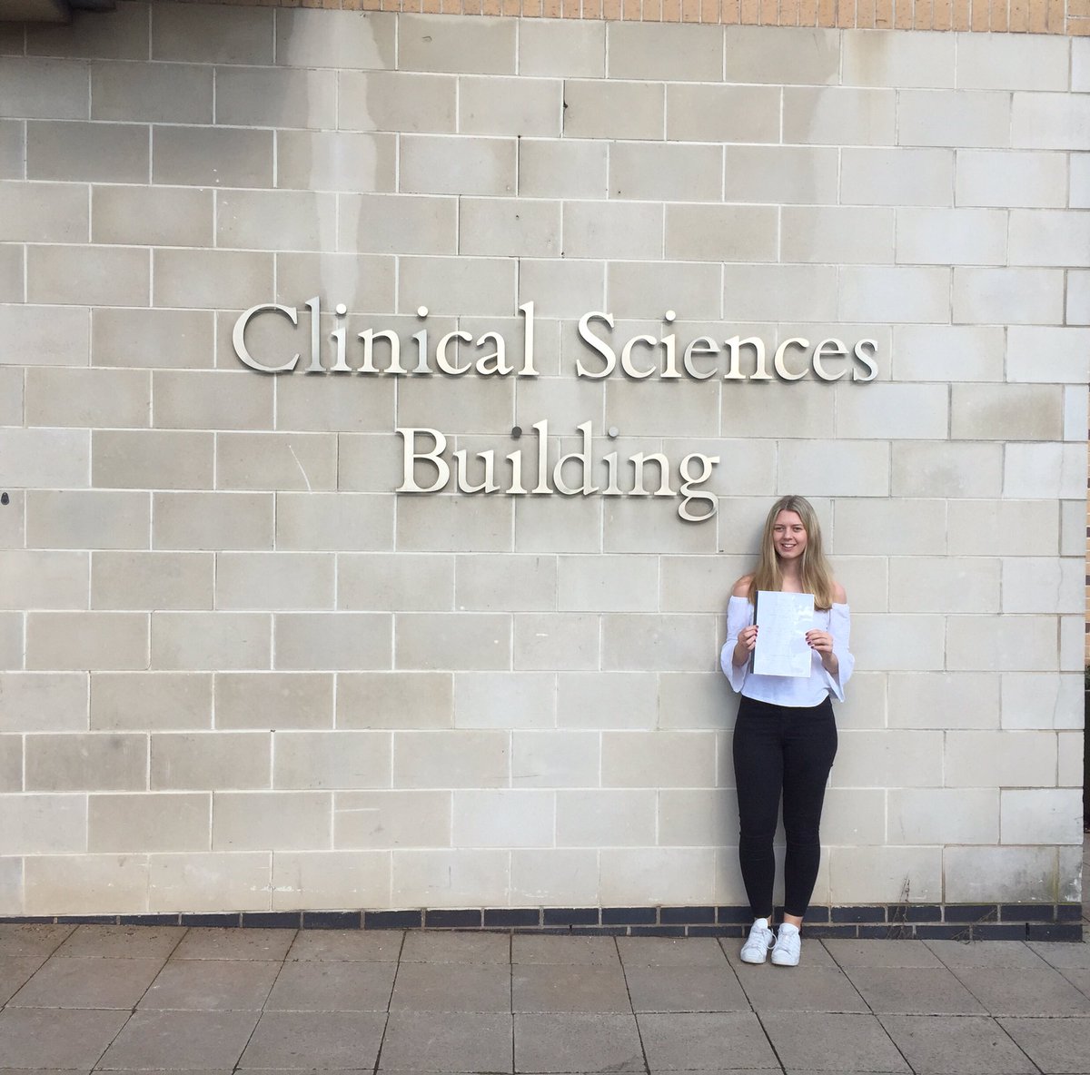 PhysioMeg's tweet photo. Dissertation ✅ what an amazing feeling 🥂🎉 https://t.co/rTjbgqWRIV