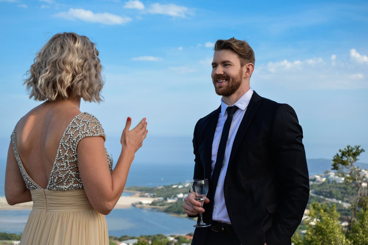 Ihana Joni in action tänään! #bachelorsuomi kello 21 Livillä ja Ruudussa. Tilinteko heti perään kello 22 <a href="/JenAlexandrova/">Jenni Alexandrova</a> n johdolla! 🌹