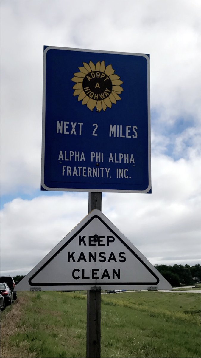 JShepard_17's tweet photo. ΑΦΑ, Eta Beta Lambda Chapter was challenged by @WichitaStateAKA to go green. Our chapter does our part to protect the environment and climate by getting out in the community to pick up trash and recyclables. We also adopted a highway years ago. #EAGoesGreen https://t.co/df0phBqSyh