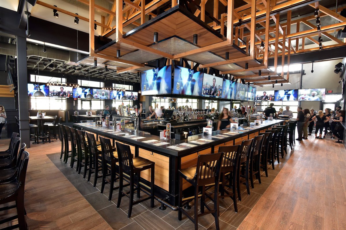 XMobileArena's tweet photo. You're going to need a lot of TV's to show 48 Basketball Games in 1 weekend! @PJsPub has got you covered! #PJsGameDay #BestSeatInTheHouse #PJsDoesItBetter https://t.co/1lQmI1WKZA