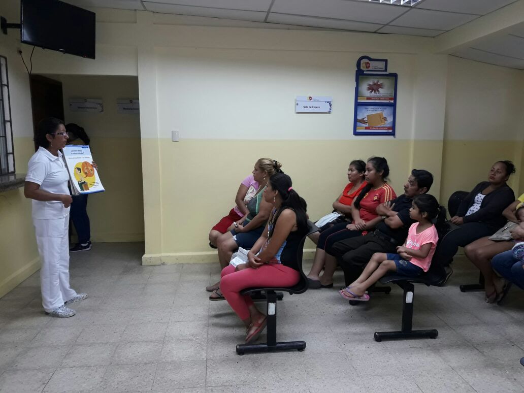 Salud_Guayas's tweet photo. #Distrito09D02 brinda informacion sobre TB pulmonar, los factores de riesgo en sala de espera CS Trinitaria 1. #EcuadorSinTuberculosis https://t.co/c7cDDPiife