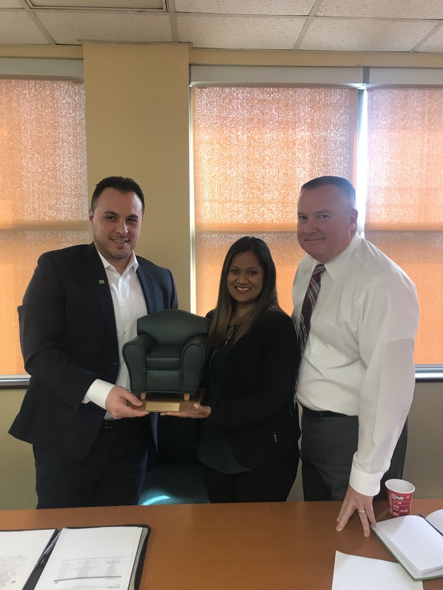 Thank you to the team at Kennedy and Eglinton for delivering top customer experience for the month of February! <a href="/GerardDinneen/">Gerard Dinneen</a> @ChrisStamper_TD <a href="/Vaiocorp/">Nick Vaiopoulos</a>