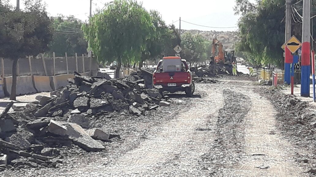 unidaddeplanes's tweet photo. ✔AHORA: Se inician obras de mejoramiento y ampliación de Avenida Sargento Menadier en su 1era etapa ¡Más y mejor conectividad para #BajosdeMena!

@PlanBajosdeMena  @IntendenciaRM #PuenteAlto https://t.co/5Vaqxi6FCm