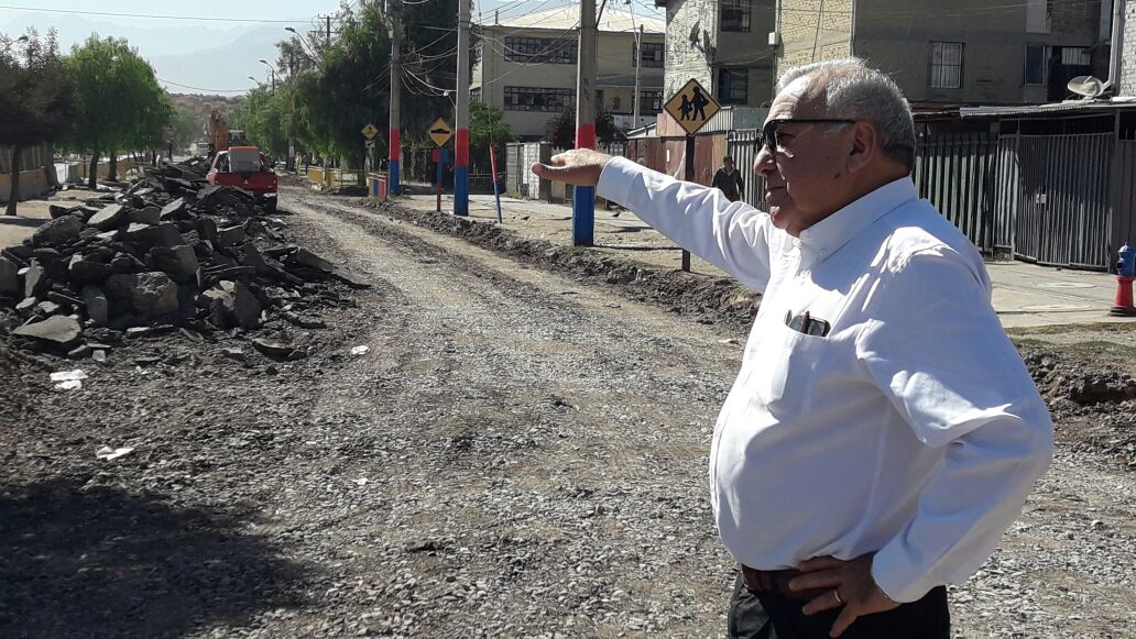 unidaddeplanes's tweet photo. ✔AHORA: Se inician obras de mejoramiento y ampliación de Avenida Sargento Menadier en su 1era etapa ¡Más y mejor conectividad para #BajosdeMena!

@PlanBajosdeMena  @IntendenciaRM #PuenteAlto https://t.co/5Vaqxi6FCm