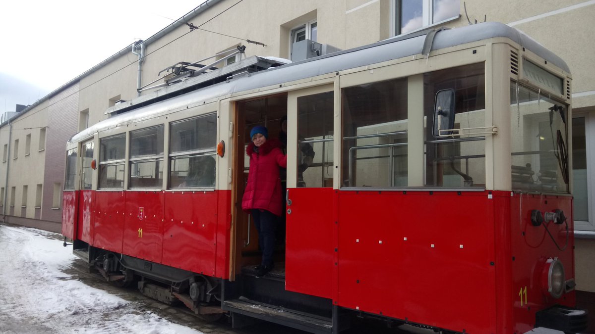 gdansk's tweet photo. Święto Liczby Pi już jutro! 3⃣,1⃣4⃣ Z tej okazji z pętli tramwajowej Strzyża na trasę wyjedzie zabytkowy tramwaj w kierunku "MATEMATYKA": https://t.co/gUckhvSjg8 🚋 #gdansk #ilovegdn #LiczbaPi #PiDay https://t.co/ovN5RGPzcv