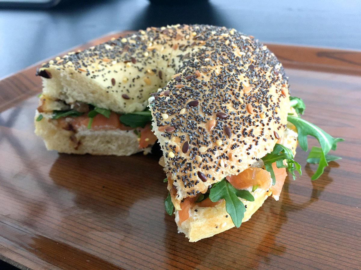 InWayfr's tweet image. ✨ Nouveauté trouée ✨
Dès aujourd'hui, venez goûter notre merveilleux bagel au saumon 😋 

C'est bon,
c'est frais,
c'est IN-WAY !
#inway #inwaylille #lille #homemade #streetfood #lovefood #pastrami #homemade #foodporn #bagel #hole #fresh #freshproduct #freshfood #fish #salmon
