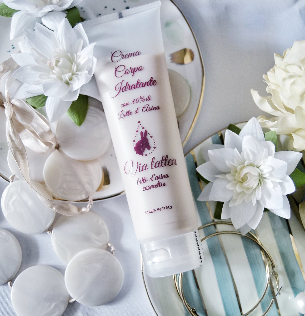 beccarsimag's tweet photo. Avete mai sentito parlare delle proprietà del latte di asina?Noi sìììì, e non vedevamo l’ora di trovare una crema che fosse all’altezza di quello che avevamo letto! Questa crema corpo contiene l’80% di latte di asina naturale! È super #idratante!!!  #vialattea https://t.co/c7ik0pLjDi