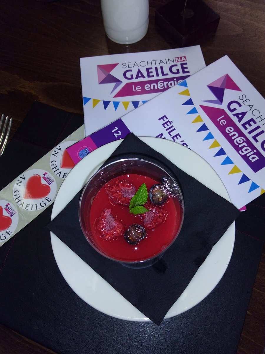 TUDublinOnaG's tweet photo. Bolg lán tar éis Lón na Gaeilge do Sheachtain na Gaeilge DIT i Sráid Chathail Brugha @ditofficial @bua_dit Use your cúpla focal this week in DIT! #SeachtainNaGaeilge #buadit https://t.co/i9DSIFJPUn