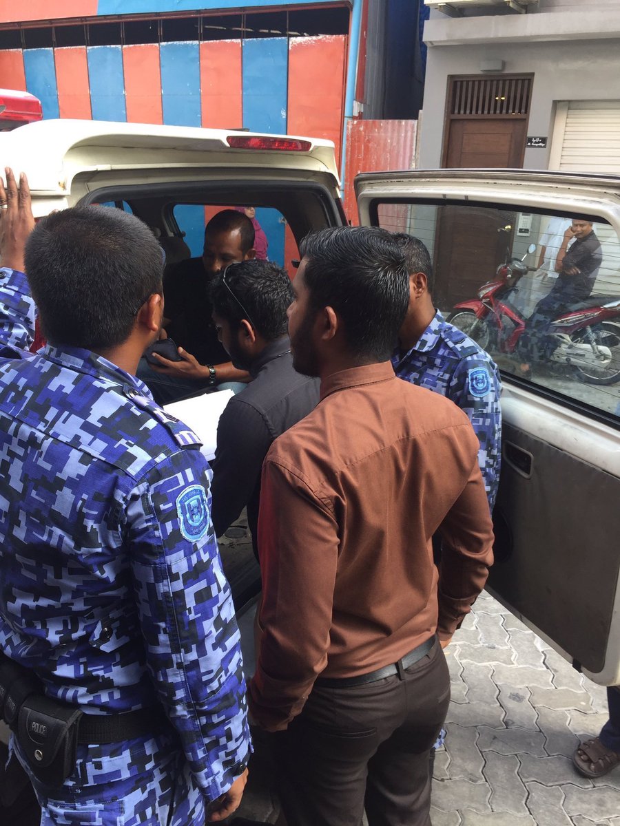 abdulla_shahid's tweet photo. President Yaameen takes more MDP National Council members into custody. Today @waddey_ and @Mmgibu arrested under “state of emergency.”
#FreeWaddey #FreeIbu #FreeAllPoliticalPrisoners #StateOfEmergency #MaldivesInCrisis https://t.co/UJvOwq3Zpv