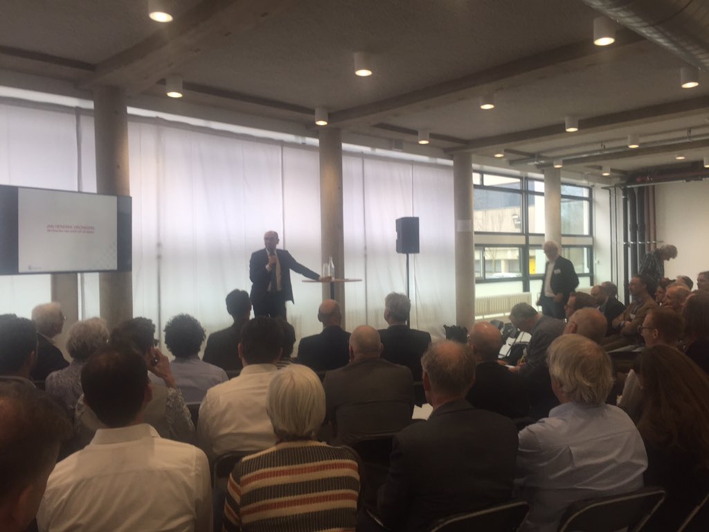 DeBouwcampus's tweet photo. Betekenis Grip op de Maas door @DronkersJH tijdens oogstbijeenkomst. 
Kennis bij elkaar brengen zonder afspraken vooraf, wel met business modellen in het achterhoofd. #samenwerken #markt #overheid #kennis https://t.co/kDniG6qKFr