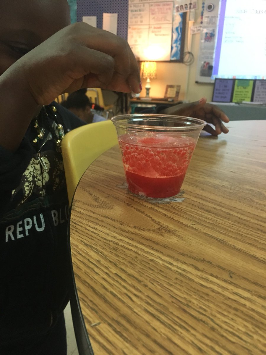 mspittsDSES's tweet photo. Working on our Lab Reports &amp; studying how lava lamps work! #lucycalkins #scientists https://t.co/47JetFAktY