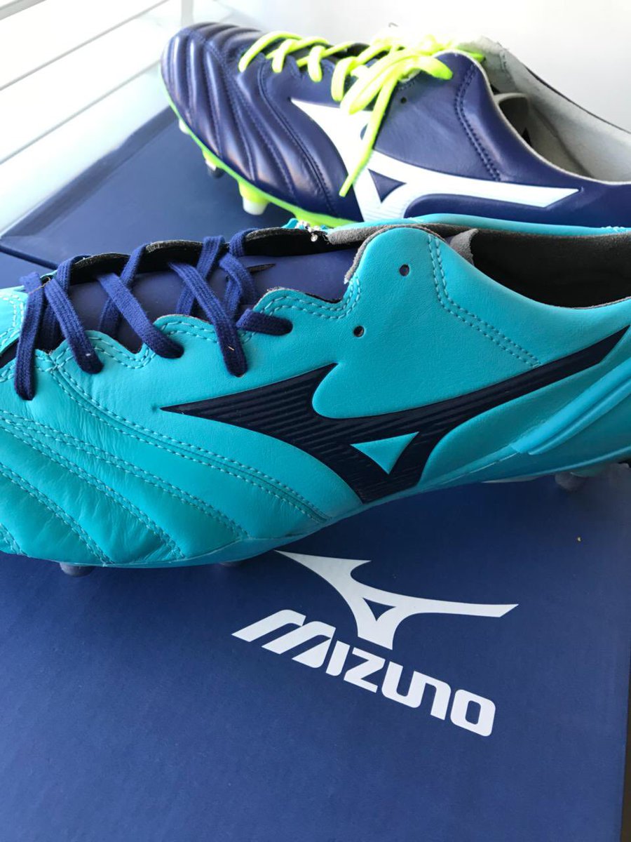 Thanks <a href="/JPRHooper/">John Hooper</a> for the new wheels - keen to get out there in them 💪🏼 <a href="/MizunoRugby/">Mizuno Rugby</a>
