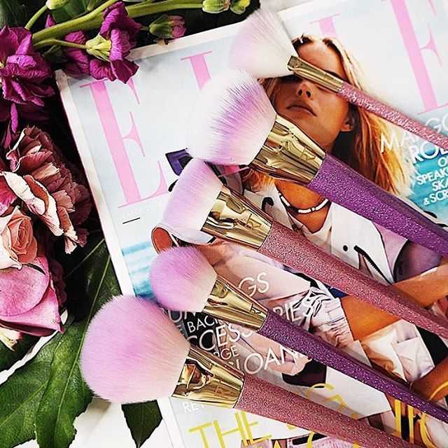 WeAreThirtyPlus's tweet photo. Can we just take a second to appreciate how pretty these brushes are?! (📷 @louiseoconnell.ie) #30plusblogs #30plusbeauty #bbloggers #makeuplover #beauty #makeupbrushes #instablogger #makeuplife #pinkeveryday #livecolourfully #makeuplife #tuesdaythoughts https://t.co/zfXK91f37l https://t.co/V1MFoz4v0n