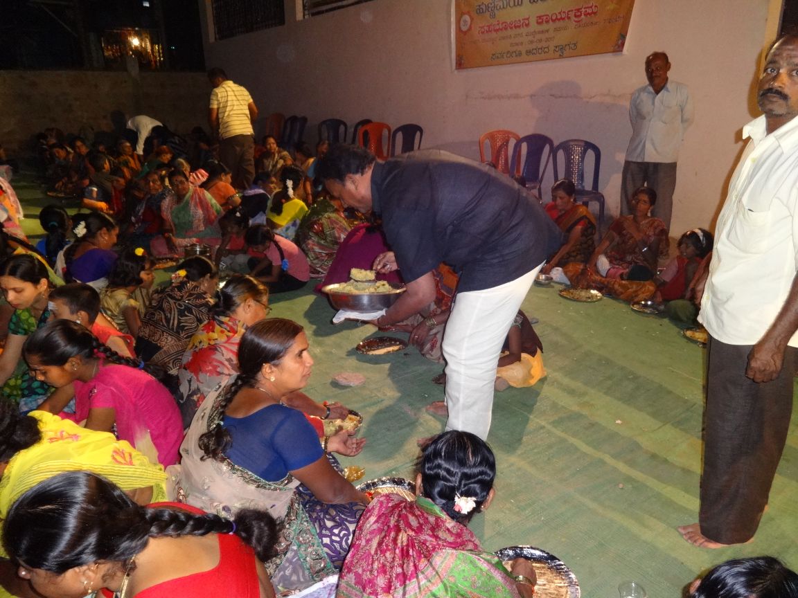 Anil03938247's tweet photo. Res,Shri @AmitShah ji BJP leader of Muddebihal sri @SDHiregoudar New Programme dinner #Full_Moon in #Muddebihal constituency and very well known person to people so please provide #Muddebihal_Assembly_BJP_Ticket    @DVSBJP @santhoshbjp @BJP4Karnataka @AnanthKumar_BJP https://t.co/h3CnStvHQk