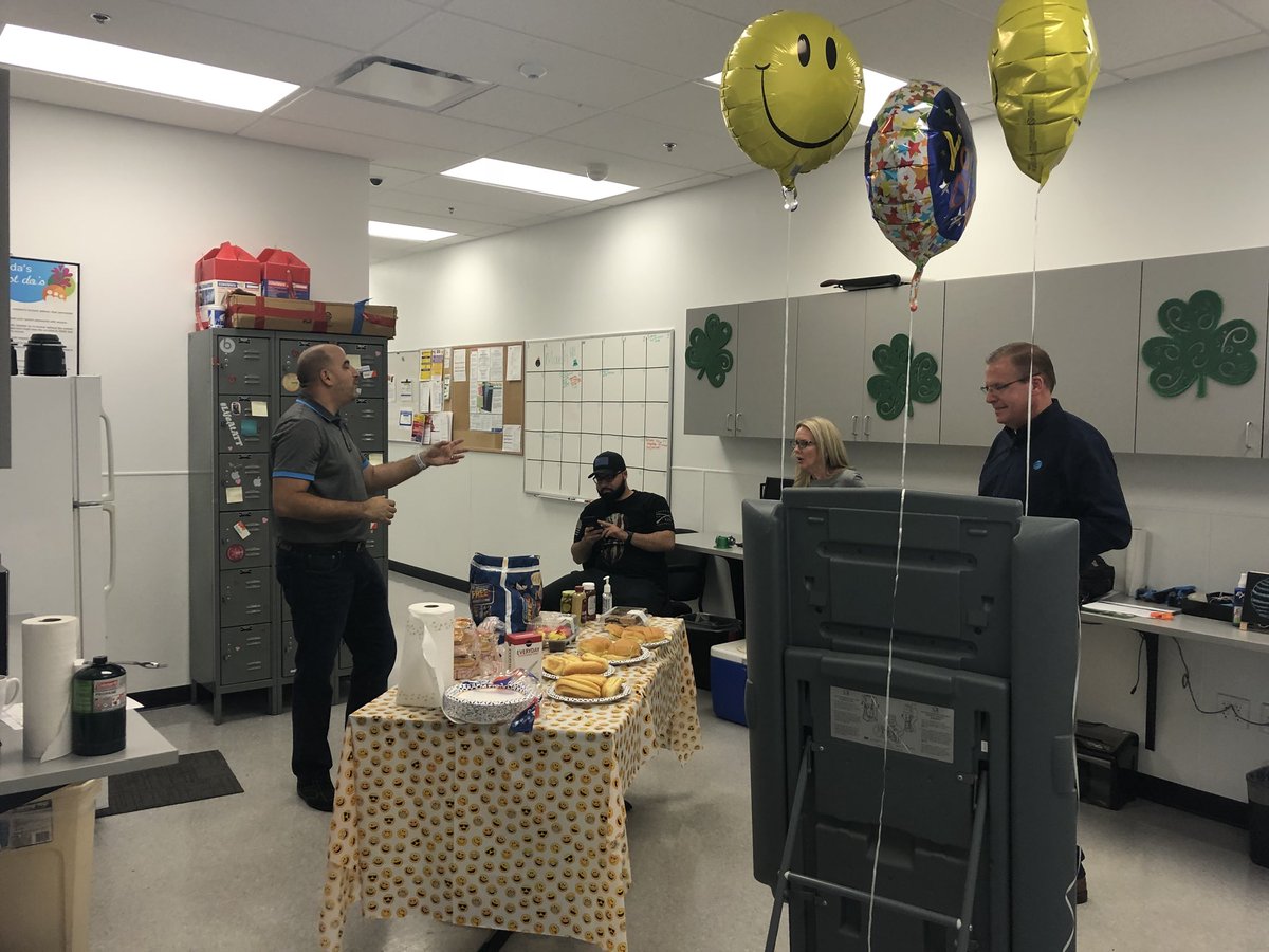 KenAiello66's tweet photo. @shaleenajade @Ang_Rutherford1 @CristySwink @JenVanBus @jemeFL @Avi_Ciec_ARSM Really great event!   The Business team will be coming to a store near you soon!!!                       WASH AND GRILL CONTEST https://t.co/BjrjQYNPEd
