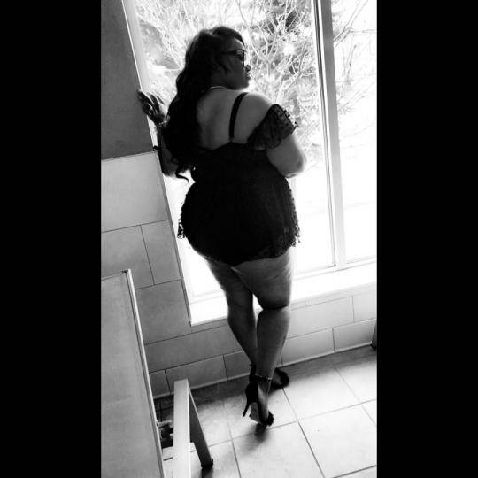 allsneakerbiz's tweet image. 🙌 YASSS It's time for a great show 👸🏽Queenin_T:#FeatureMe #broadcas
liveme.com/share/index_li…