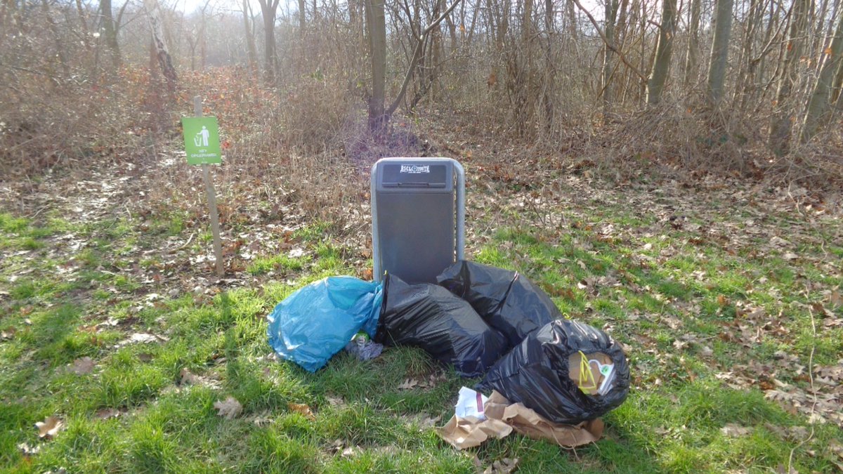 GemeenteRiemst's tweet photo. Via verschillende initiatieven wil de gemeente de strijd tegen sluikstorten en zwerfvuil opvoeren. Zo zullen we gedurende 6 maanden een firma inhuren om een camerasysteem uit te testen. Meer info: https://t.co/8Rf0ylcVxk https://t.co/8WVyyuLtL4