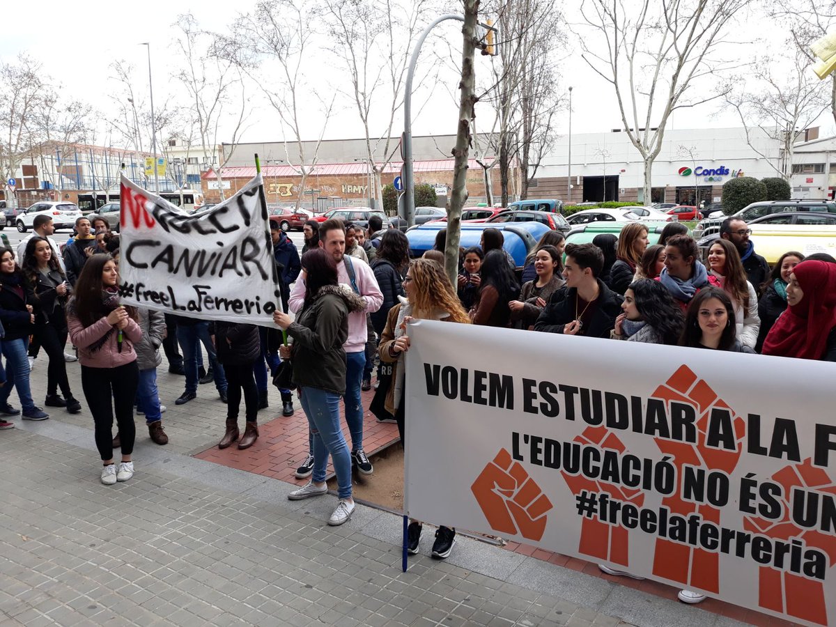 USTECSTEs's tweet photo. USTEC al SSTT Sabadell defensant l'Ins. #LaFerreria https://t.co/Ljtu28Azv5