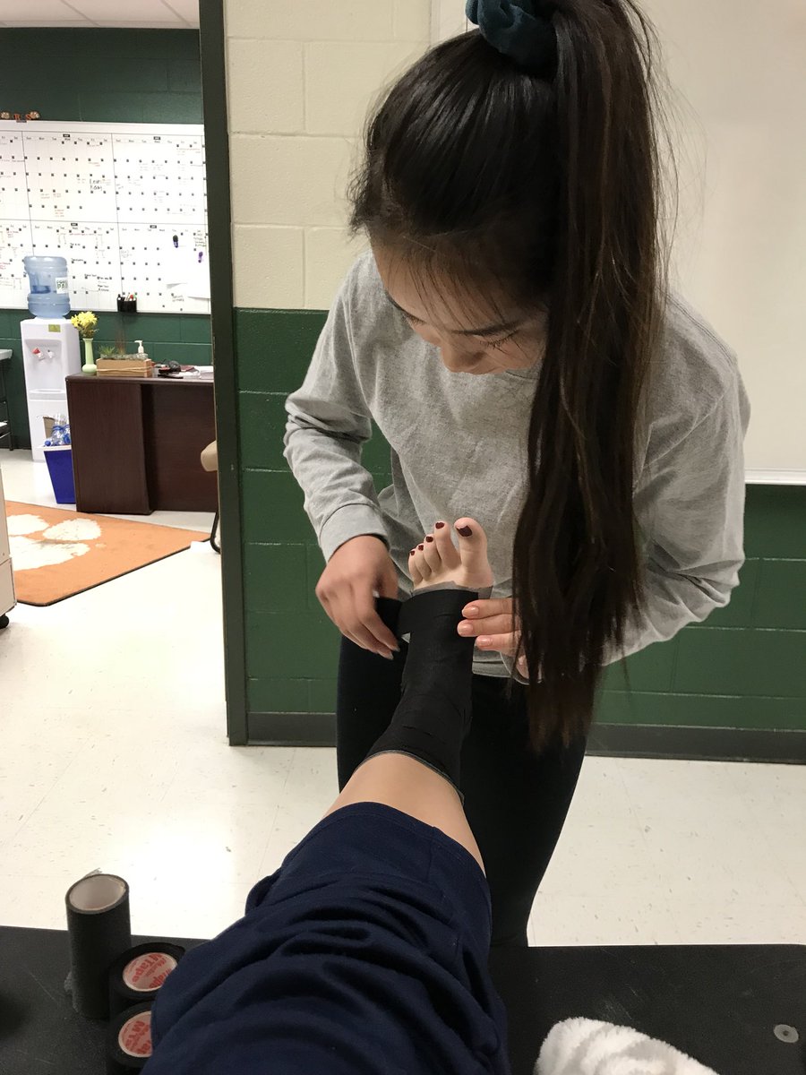 Sports Medicine Midterm: Taking our classroom knowledge and book skills and putting it to the test with real world application. #fcps1kidsdeserveit #ProfileOfAGraduate