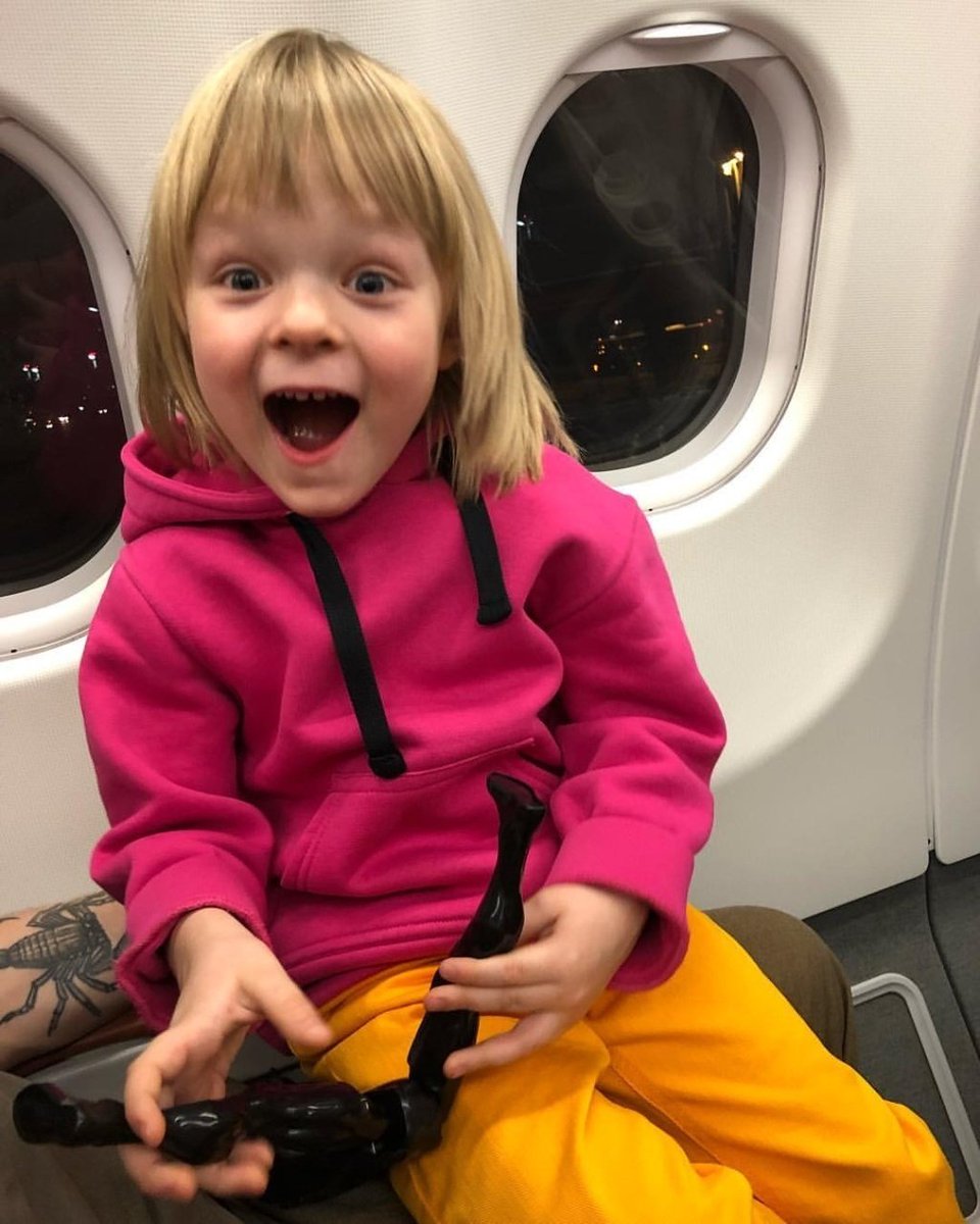 Phyndar's tweet image. Sasha is so cute,like a cartoon character❤ #plushenko