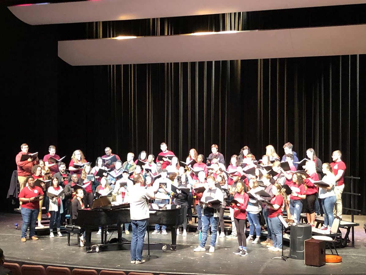 blakesota's tweet photo. @HWBChoir having an amazing time singing for and listening to the Florida State Choir!! @HWBlake @SDHCMagnet @Jeff_Eakins @JSaltersHWB https://t.co/3O9WMkGgr2