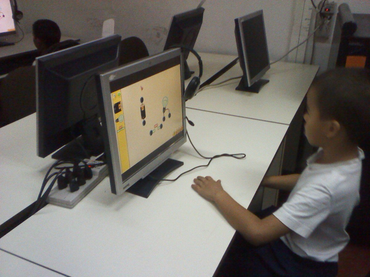 CBITSRodriguez's tweet photo. Semana Robótica Creativa, Sistemas Eléctricos Utilizando Software Gcompris para Niños de 2do Grado UE Simón Rodríguez @cbitcarabobo @Fundabit https://t.co/rxmFI4454h