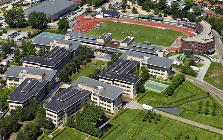 centrumhsum's tweet image. Niet écht  centrumnieuws, maar zéker wel goed nieuws vóór ons #centrumhilversum (en heel #Hilversum natuurlijk)...

Het hoofdkantoor van #Nike blijft in @GemeenteHsum. Nike is één van onze economische motoren. Denk bijv. aan impact voor onderwijs, horeca en winkels. #top 👍🏻