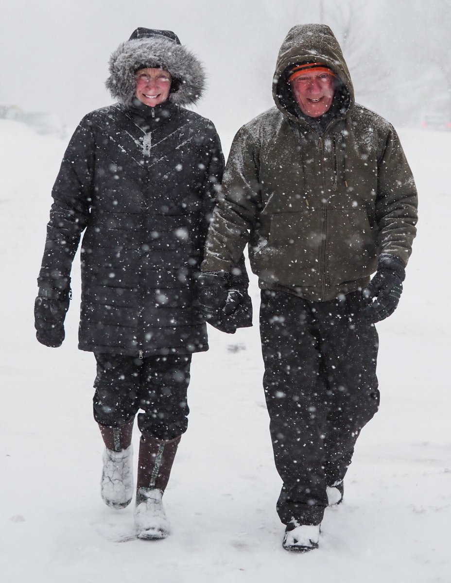 photorichierich's tweet photo. Voters in #Hampton brave the #snow to get to the polls at Winnacunnet HS for #townelections. #nhpolitics #nhwx #NOREASTER3 @seacoastonline @HamptonUnion https://t.co/yZ2gwo1pdN