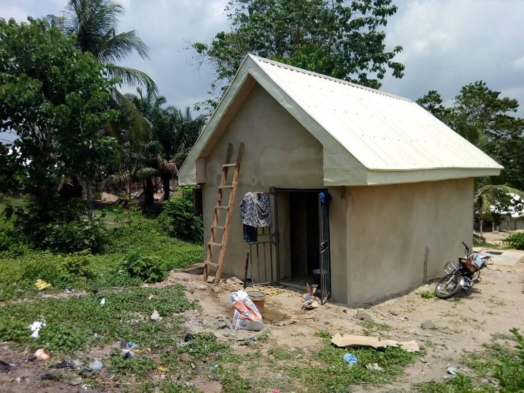 4lowthemoney's tweet photo. @buchionyegbule @BIkimberly @ProfOsinbajo @HamzyCODE @wefmng @WazobiaFMAbuja @Wils_Atumeyi @Prof_Umezulike @TrackaNG @sdgsnigeria Our team went to the school to access project implementations and gladly it is up to 90%  as the Computer lab has been completed, Laboratory being completed and Blocks of classrooms being completed
#UpgradeUgep
#FollowTheMoney https://t.co/FWKJKvzoiA