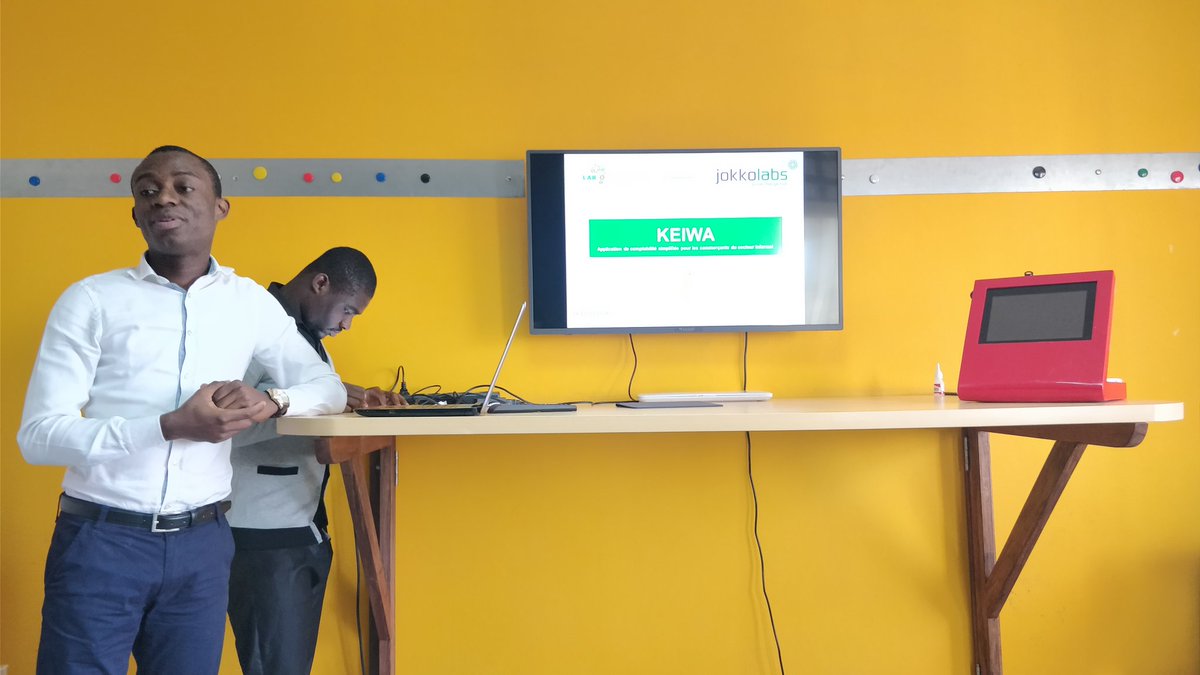 fyouzan's tweet photo. 3ème pitch - Journée de lancement de l'incubation #LabInnoSG : Fabrice et Bertrand de #DothanGroup #CotedIvoire présentent leur application de comptabilité simplifiée pour les acteurs du secteur informel. #Incubation #Startups #Larbreapalabres https://t.co/rUuDnEvNB8