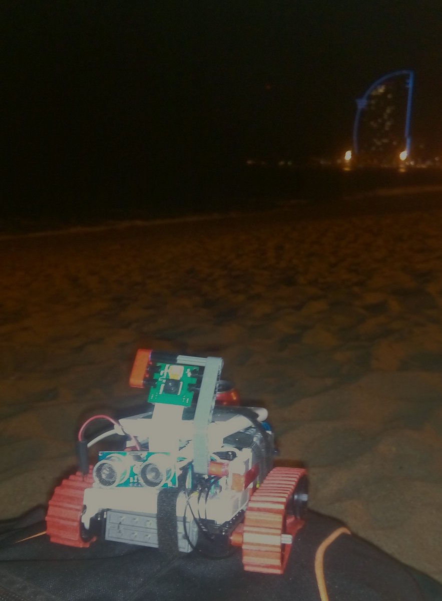 After an exciting review week, low latency robot relaxes on #Barcelona beach. Thanks ICINC2018 for BP-award. See you on the next project