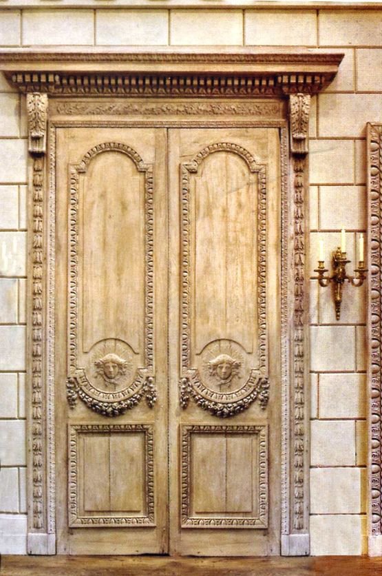 TuckerandMarks's tweet photo. #makinganentry Seventeenth century carved wooden door at the Palais du Louvre https://t.co/ifFoKyz7K0