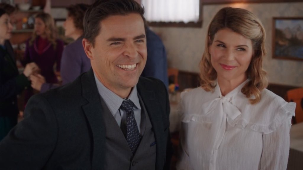 janettemsu's tweet image. “We’re part of a community that cares.  Even if they care a little TOO much!” #NotSoSubtle #Hearties reference?!!! 😂😂😂 Who, US?!  LOVE IT! @LoriLoughlin @erinkrakow @DLissing @KavanjSmith @brbird @HuttonPascale