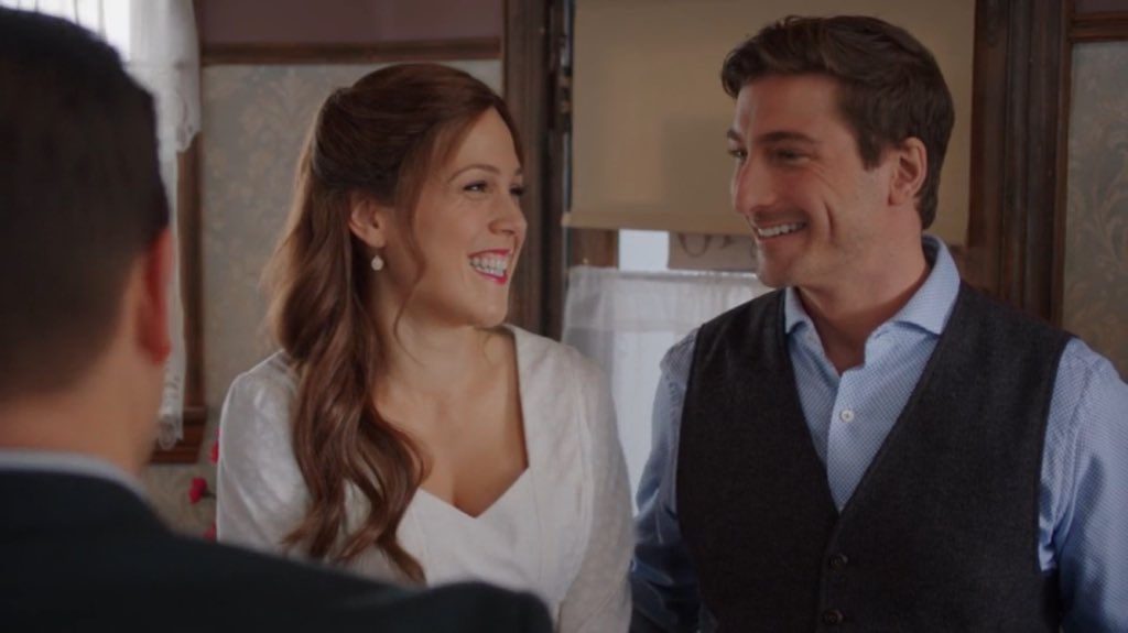 janettemsu's tweet image. “We’re part of a community that cares.  Even if they care a little TOO much!” #NotSoSubtle #Hearties reference?!!! 😂😂😂 Who, US?!  LOVE IT! @LoriLoughlin @erinkrakow @DLissing @KavanjSmith @brbird @HuttonPascale